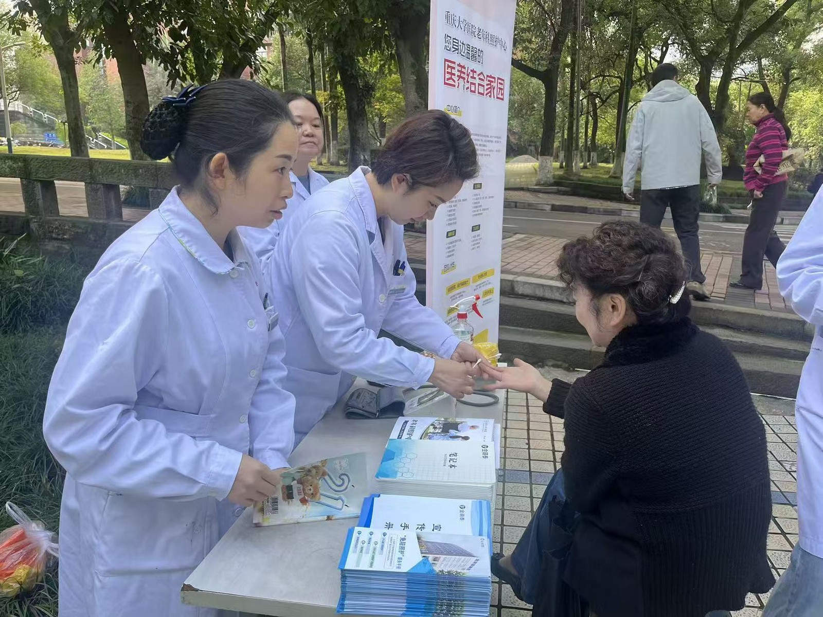 校醫院老年科照護中心開業 營養健康咨詢引領品質養老新篇章